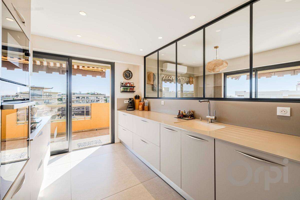 Appartement à SAINT-LAURENT-DU-VAR
