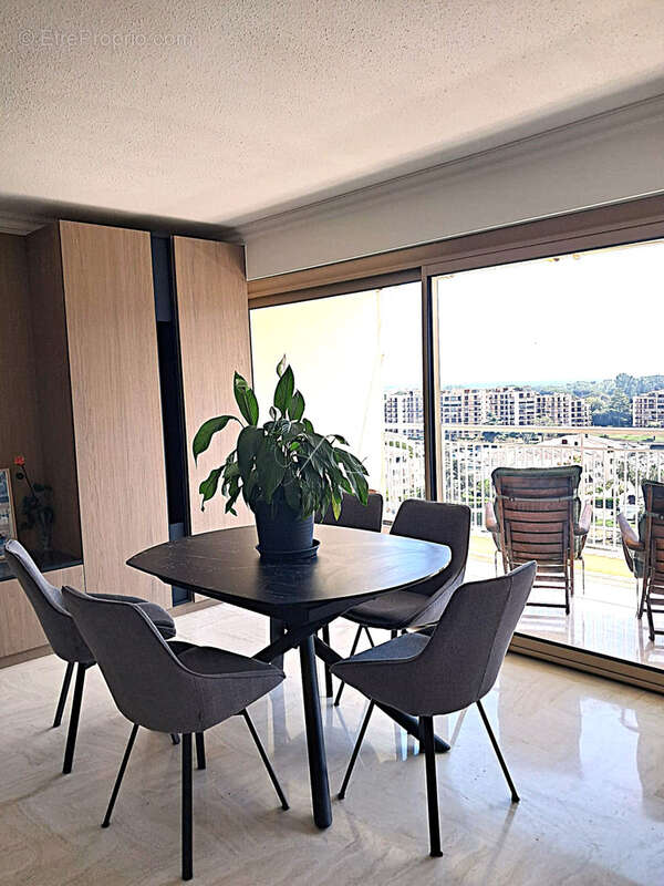 Appartement à MANDELIEU-LA-NAPOULE