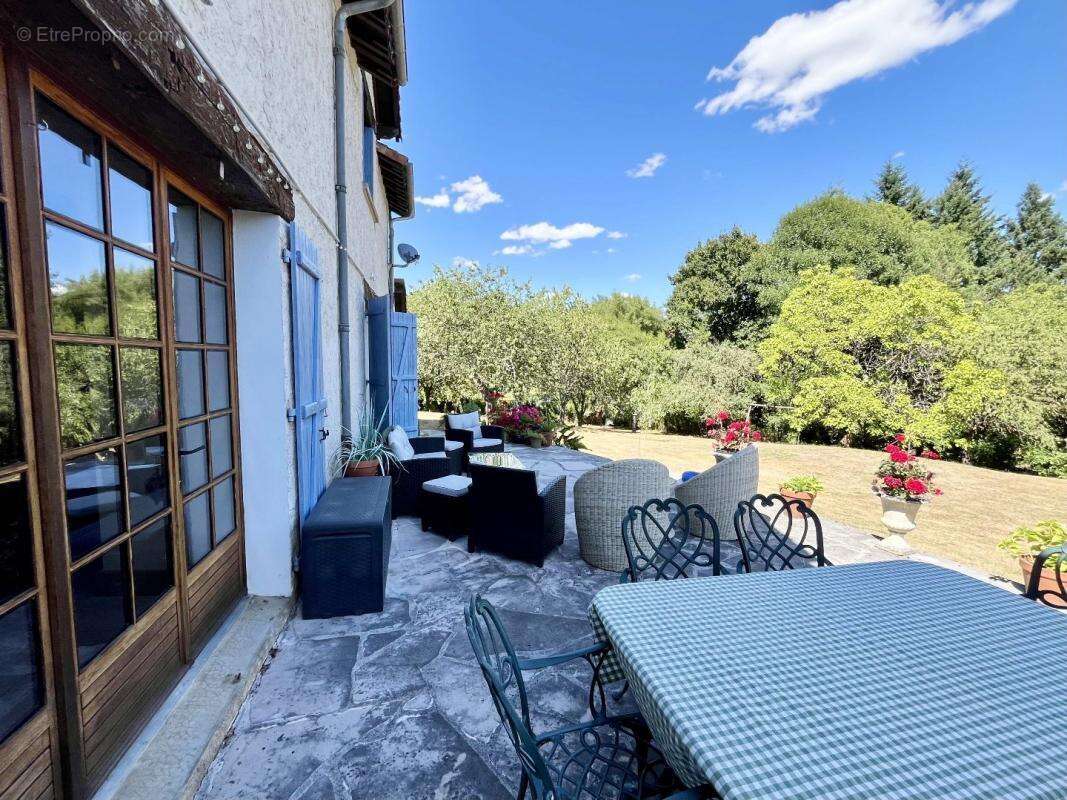 Maison à AVAILLES-LIMOUZINE