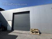 Commerce à SAINT-PRIEST-EN-JAREZ