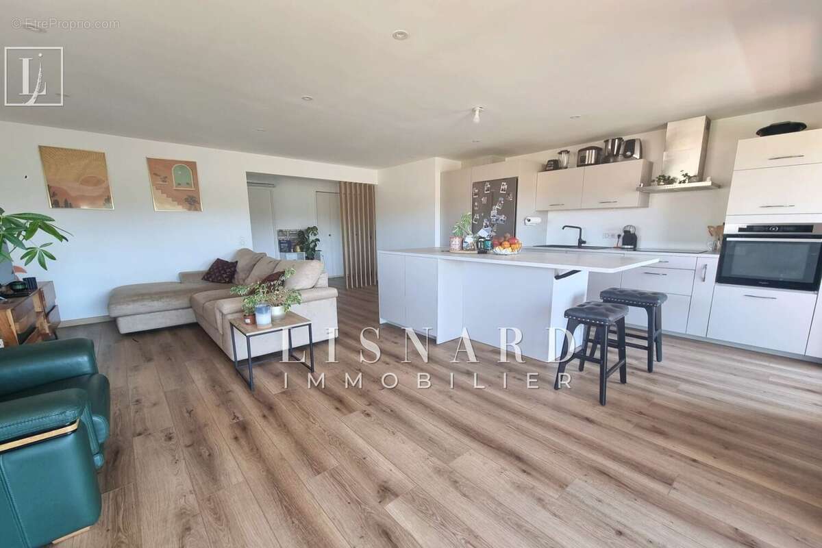 Appartement à VALLAURIS