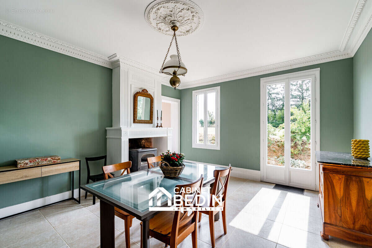 Maison 302 m² à Bourg  - photo 4