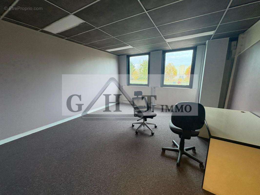 Commerce à VAUX-LE-PENIL