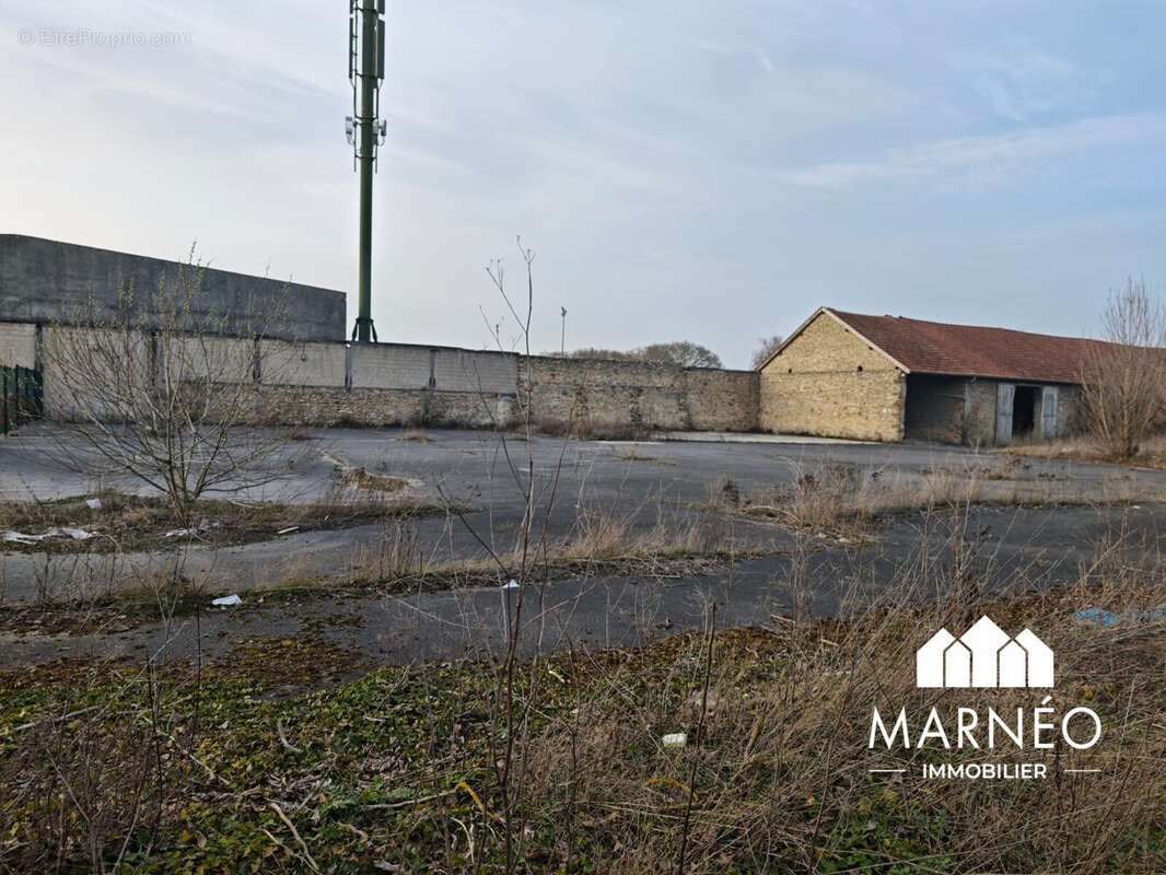 Terrain à CHALONS-EN-CHAMPAGNE