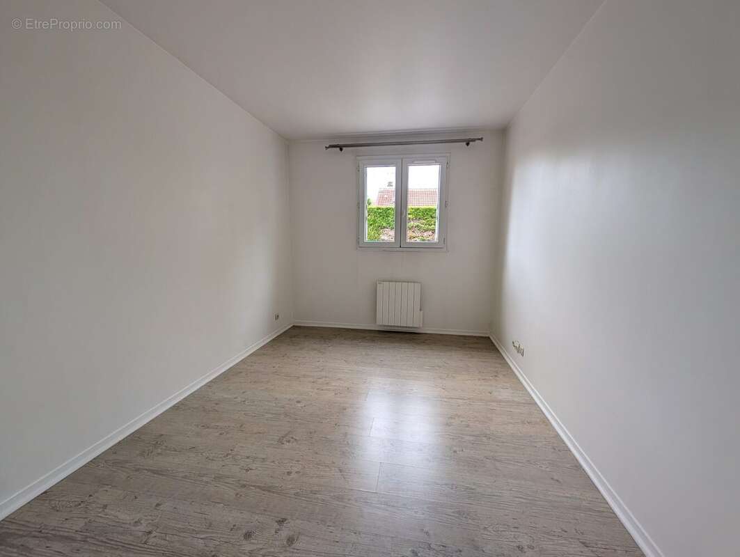 Appartement à LES CLAYES-SOUS-BOIS