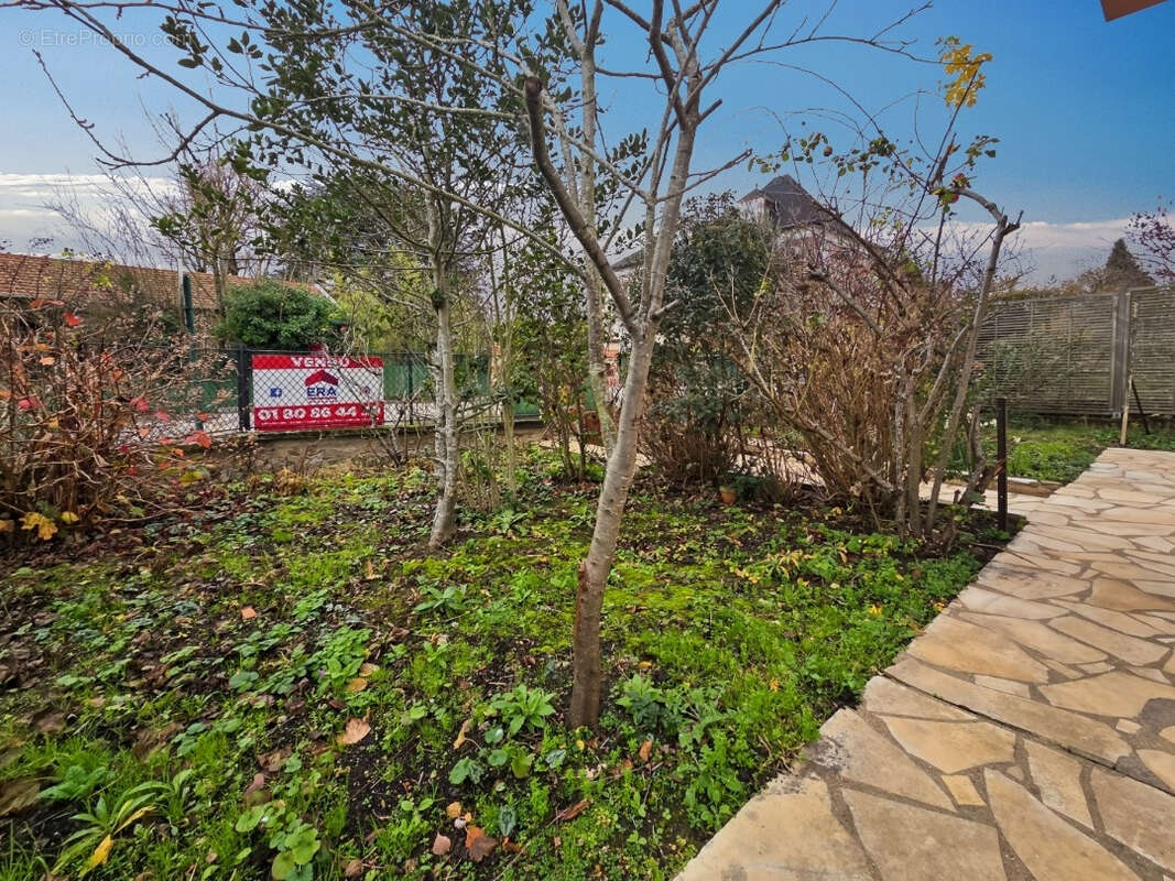 Maison à VERRIERES-LE-BUISSON