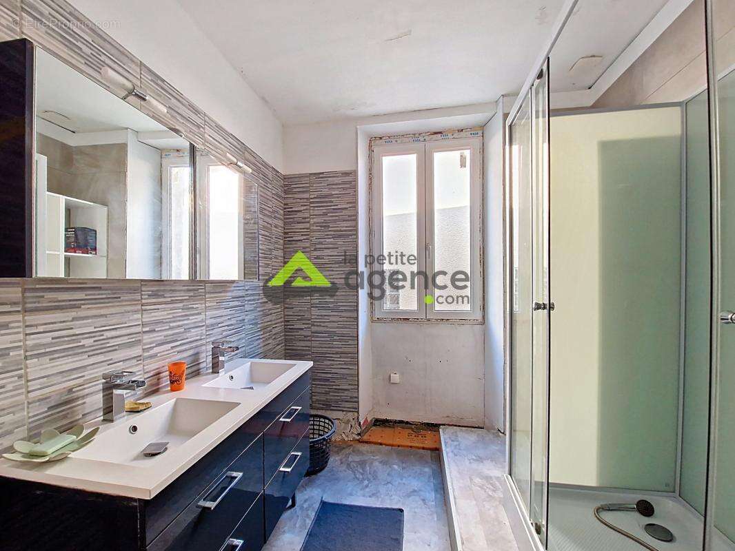 Maison à BUSSIERE-DUNOISE