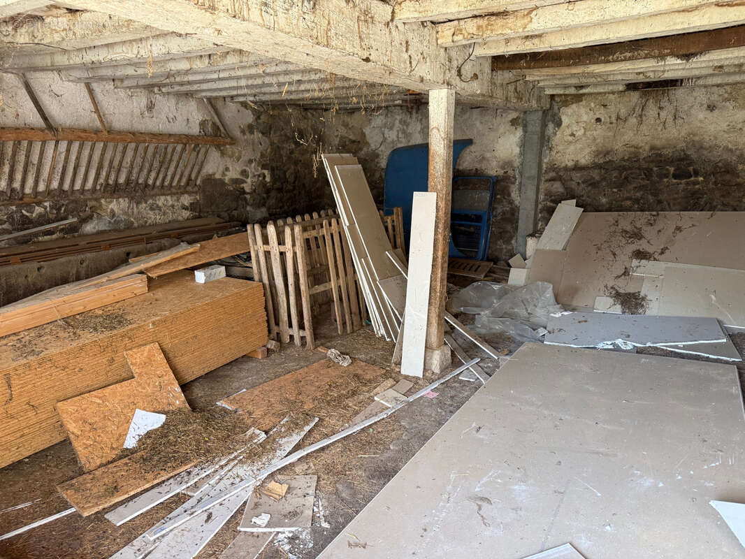 Auv 1225: Maison de caractère, grande grange, toits neufs, 1640m2 - photo 18