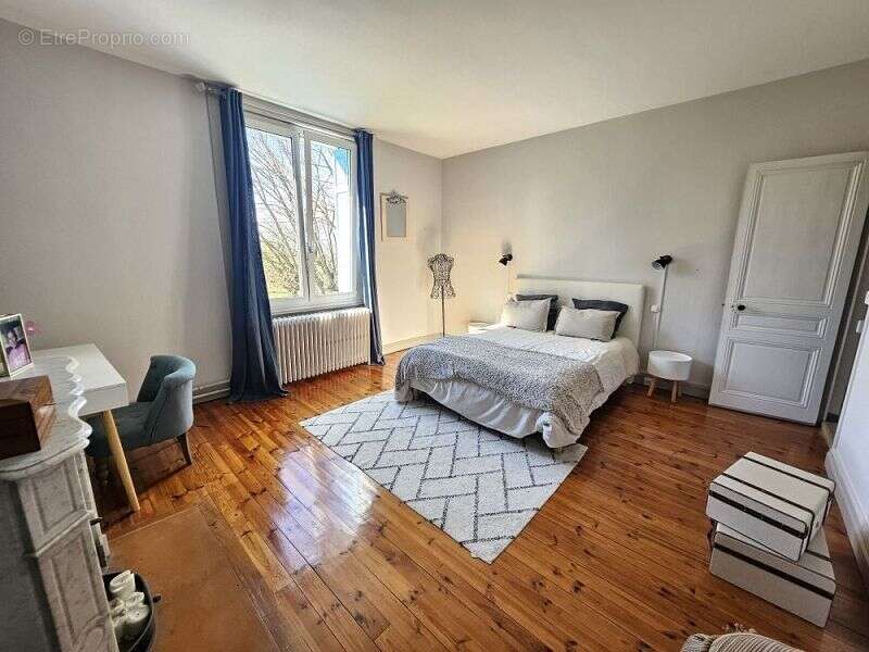 Maison à MONTROND-LES-BAINS