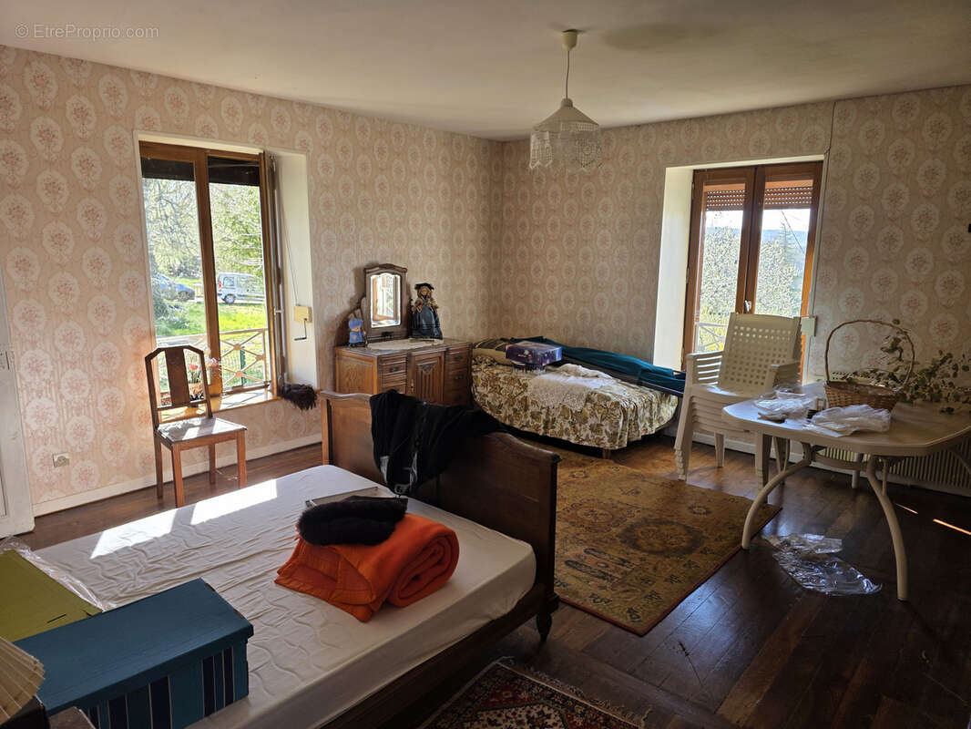 Maison à NEUFCHATEAU