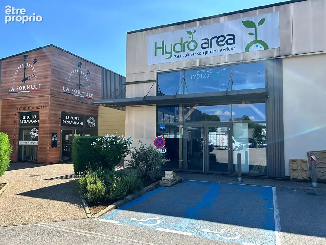 Cellule de 195 m² -  Centre commercial de Pirey - photo 6
