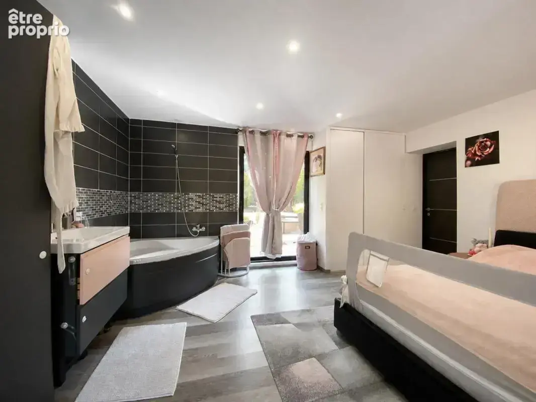 Maison de 8 pièces de 245 m² à Lamorlaye - photo 25