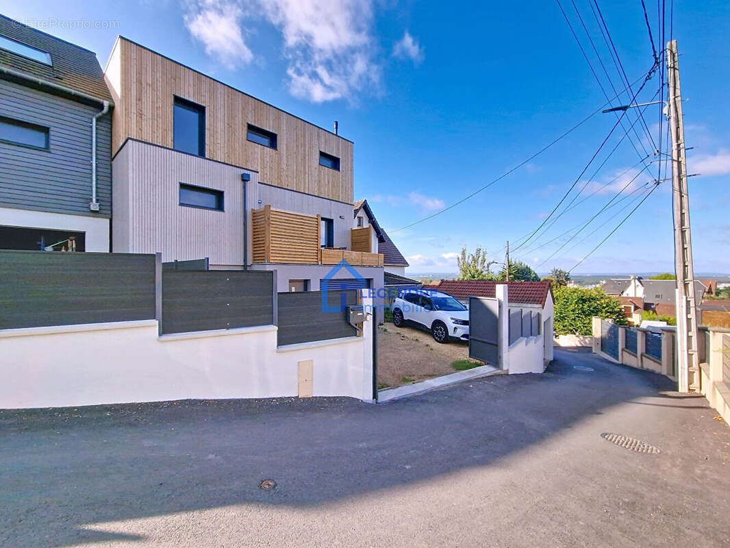 Maison à MONTIGNY-LES-CORMEILLES
