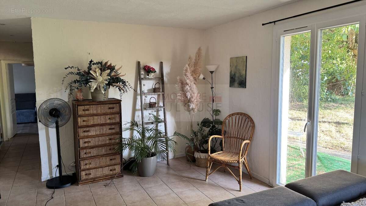 Labastide-saint-sernin  maison t4 de plain-pied avec grand jardin et garage - photo 6