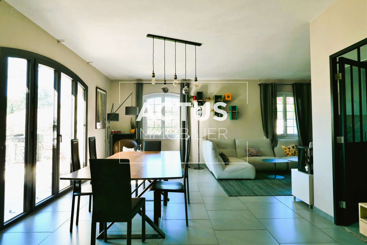 Maison 227 m² à Lamanon  - photo 4