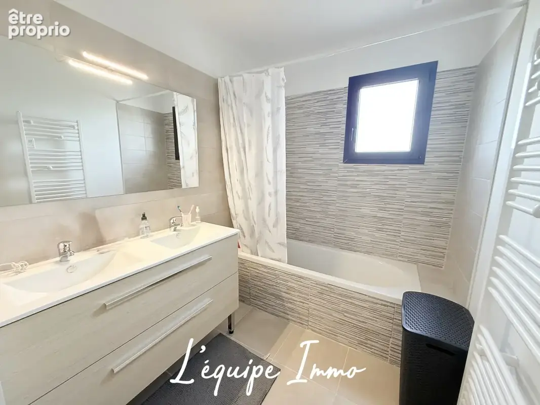 Superbe maison contemporaine T5 - 100 m2 - Parcelle de 684 m2 - Garage et piscine - - photo 10