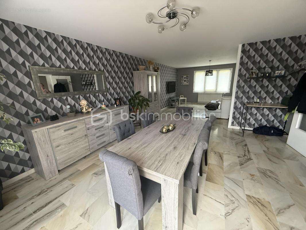 Maison à VIVIER-AU-COURT