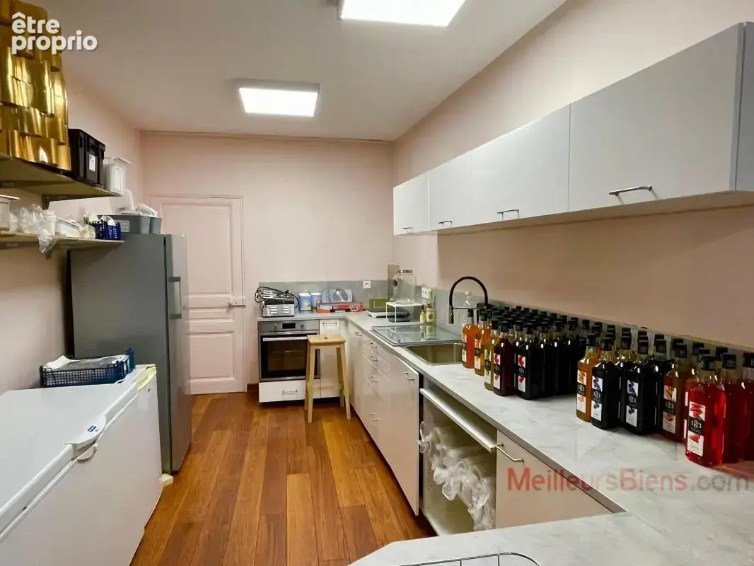 Droit au bail - Local commercial rénové de 41 m² – Rue piétonne – Terrasse – Loyer 456 €/mois - Lons le Saunier - photo 4