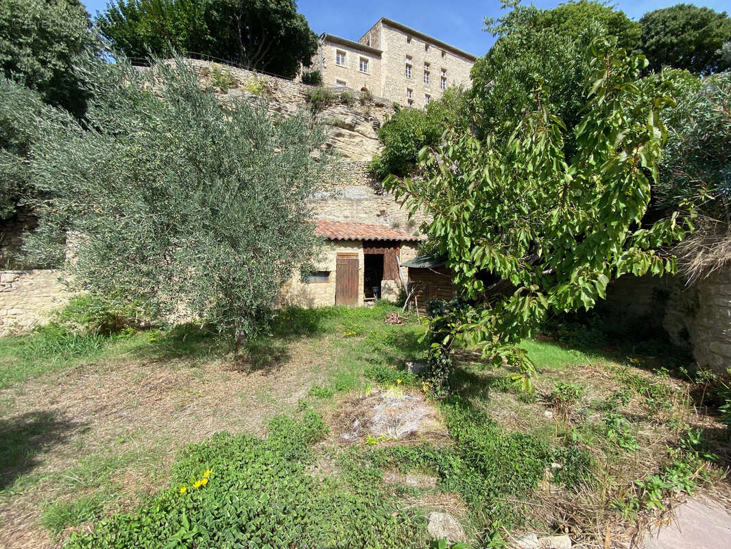 Maison à LA ROQUE-SUR-PERNES