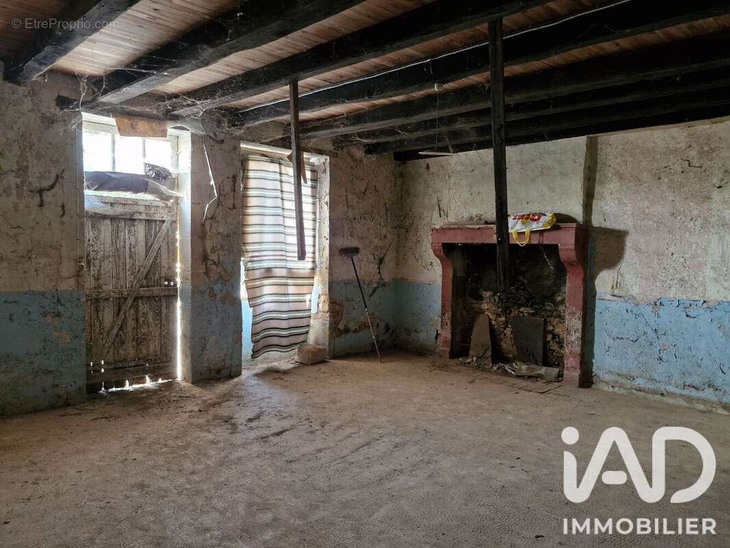 Maison 86 m² à Savigne  - photo 9