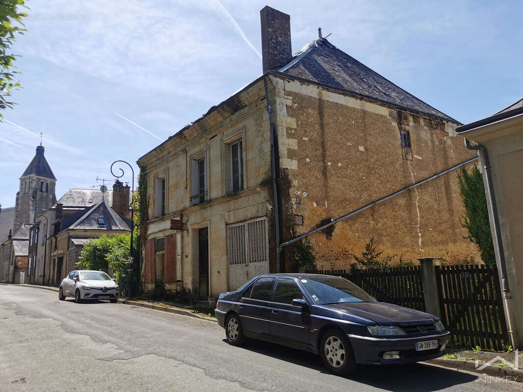 Maison en Pierre, Fort potentiel +300 m2 cave, garage, à restaurer entièrement - photo 16