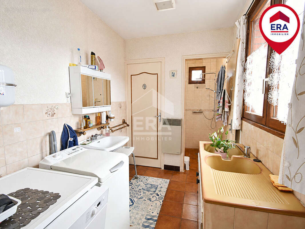 Maison semi-individuelle à Ferfay : 2 chambres, véranda et dépendances - photo 5