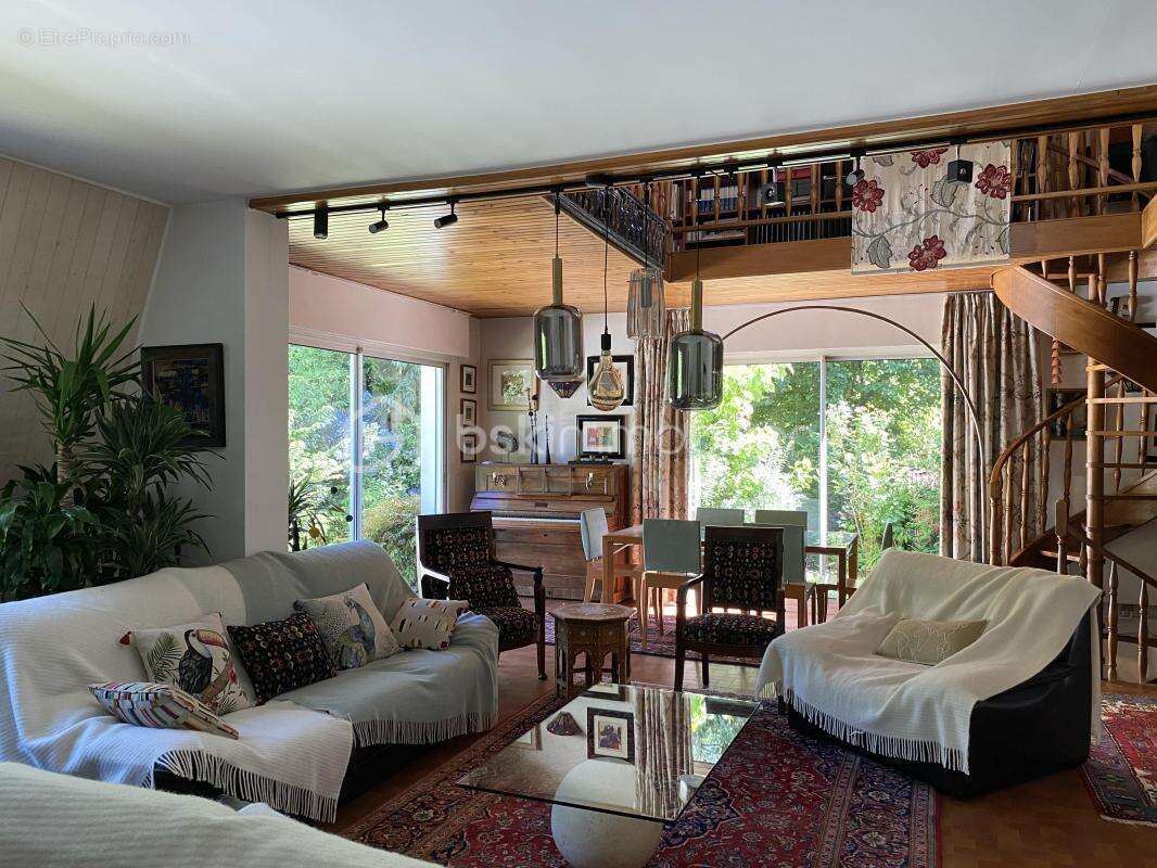 Maison à SAINTRY-SUR-SEINE