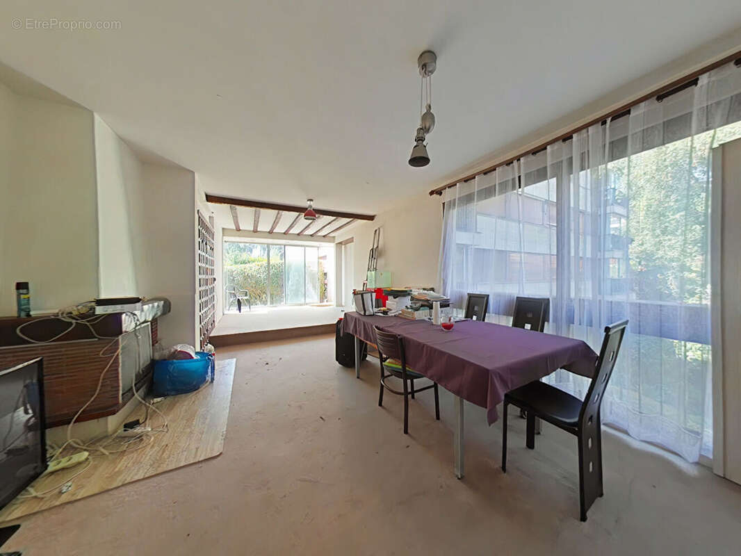 Appartement à FONTENAY-LE-FLEURY