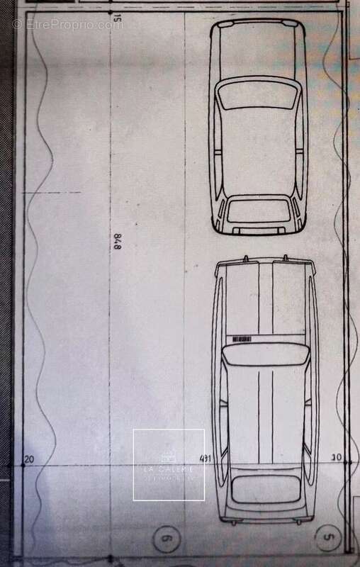 Parking à PARIS-16E