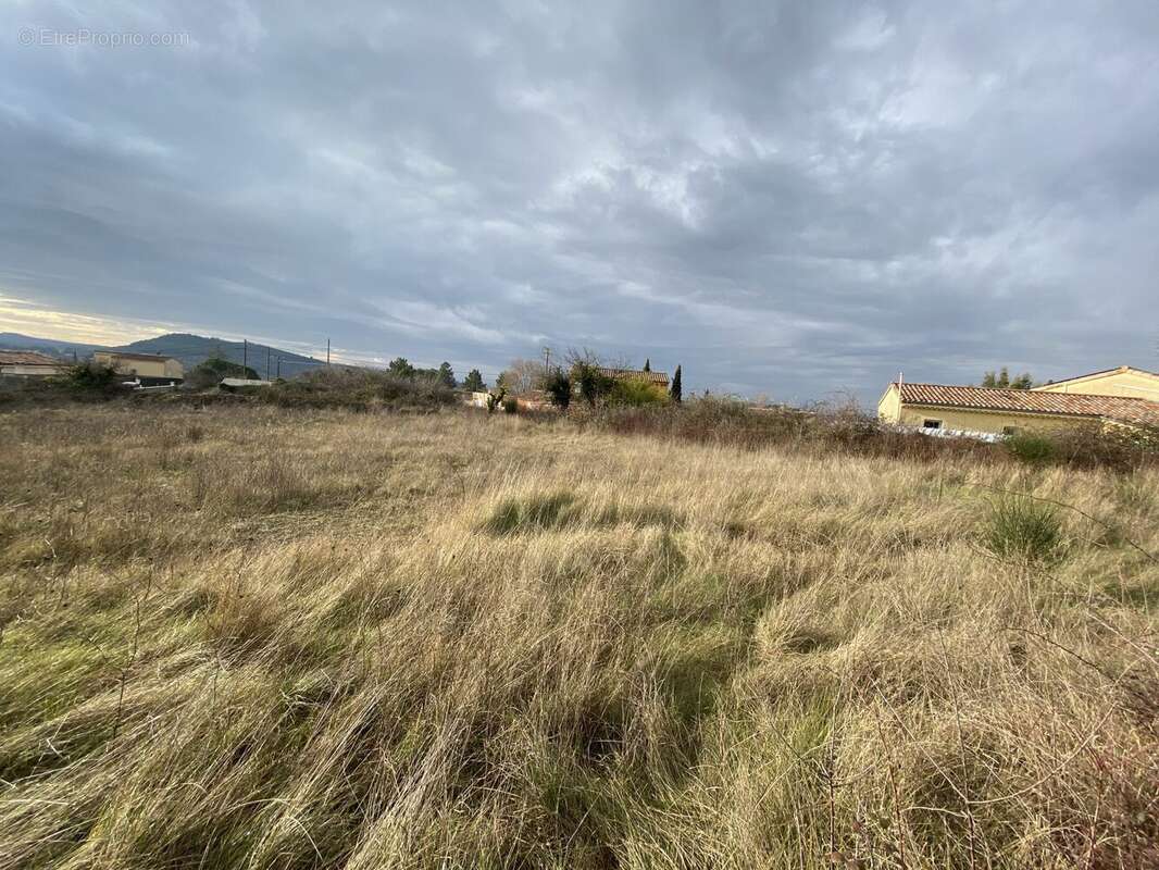 Terrain 837 m² à Villeneuve-De-Berg  - photo 4