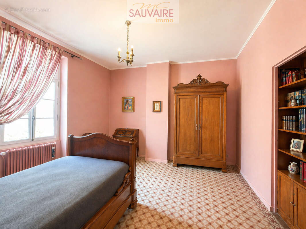 Maison à SAINT-LAURENT-DE-LA-SALANQUE