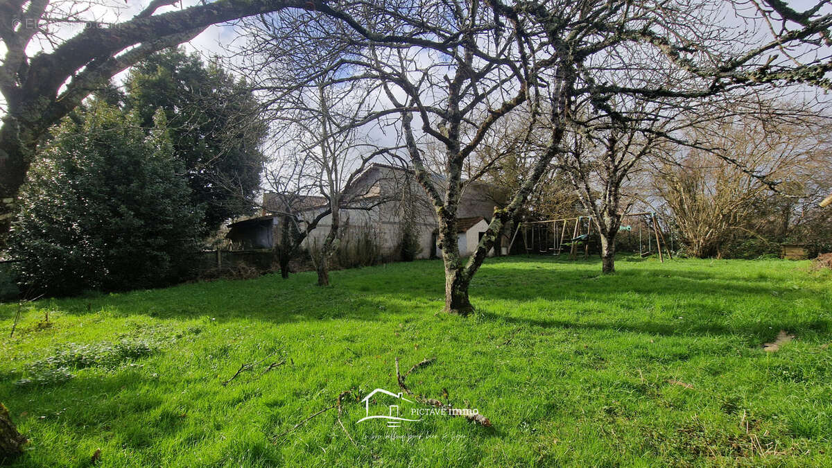 Maison de plain-pied familiale avec 4 chambres, au calme et sans vis-à-vis à proximité de Lusignan - photo 11