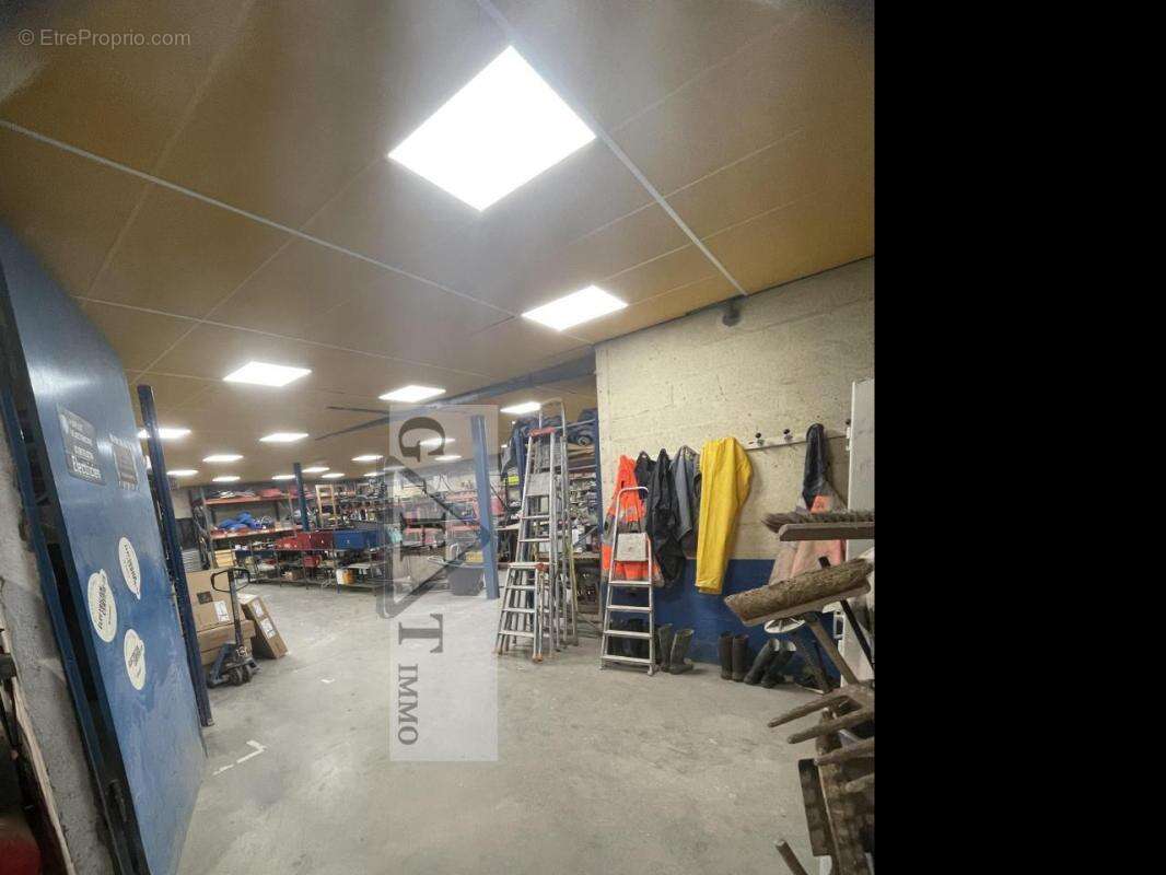 Commerce à MARINES