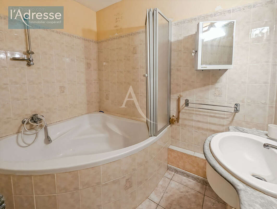 Maison à PUY-L&#039;EVEQUE