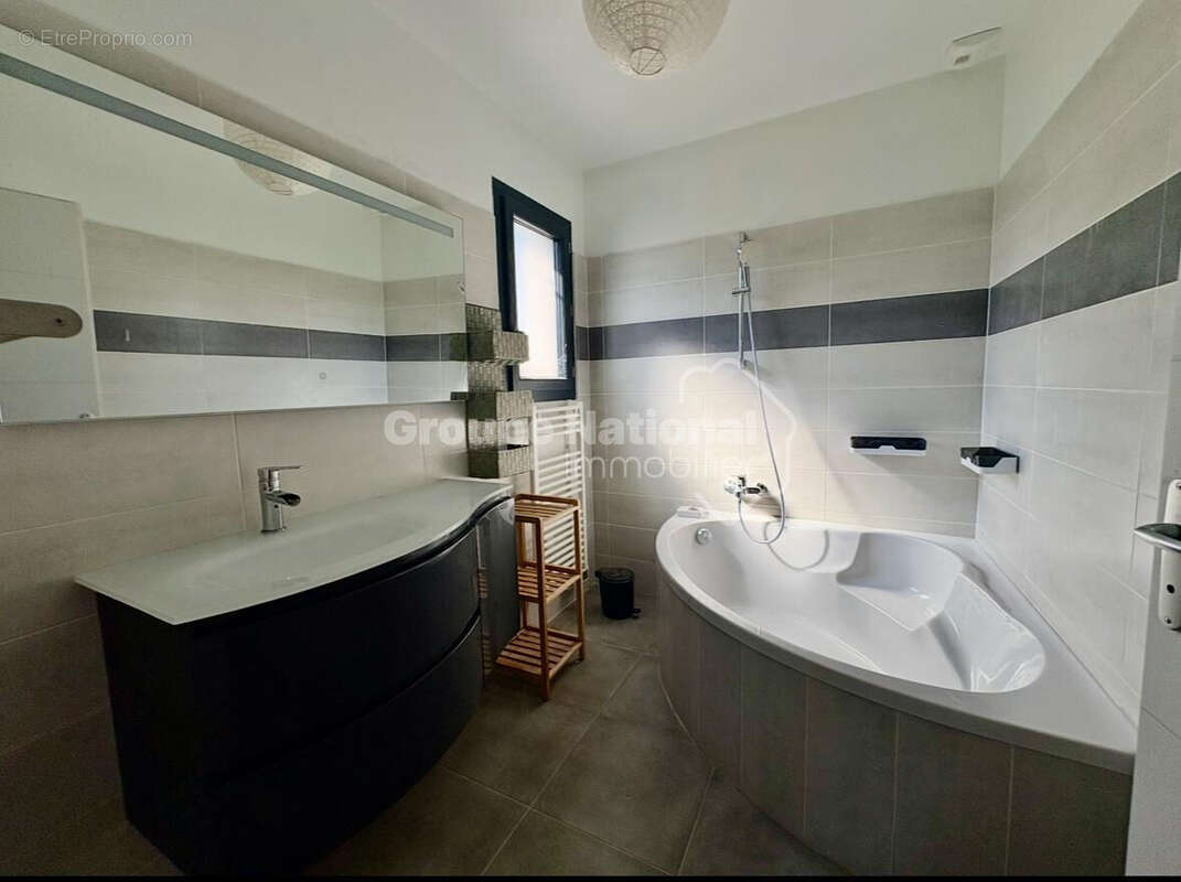 Maison à SAINT-JEAN-DE-CORNIES