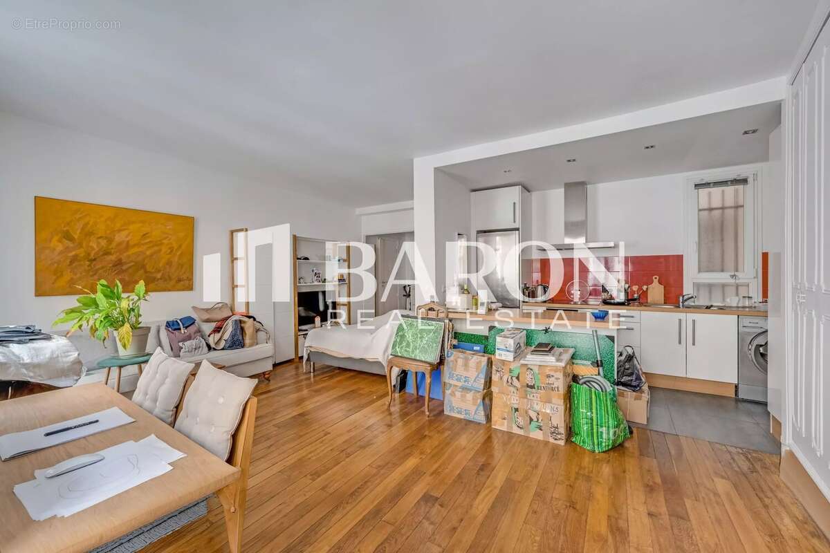 Appartement à PARIS-17E