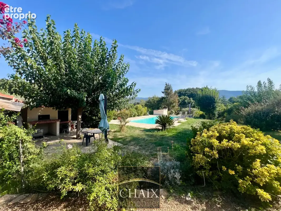 83640 SAINT ZACHARIE - Villa type 6 avce piscine vue collines - photo 3