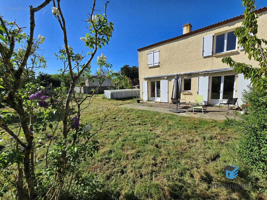 Maison à L'HERBERGEMENT