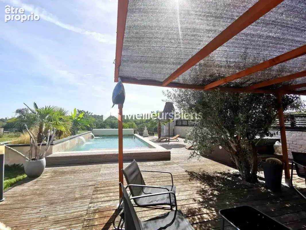 COUP DE CŒUR GARANTI — Pierres, Poutres, Piscine, Jacuzzi … et calme absolu - photo 2