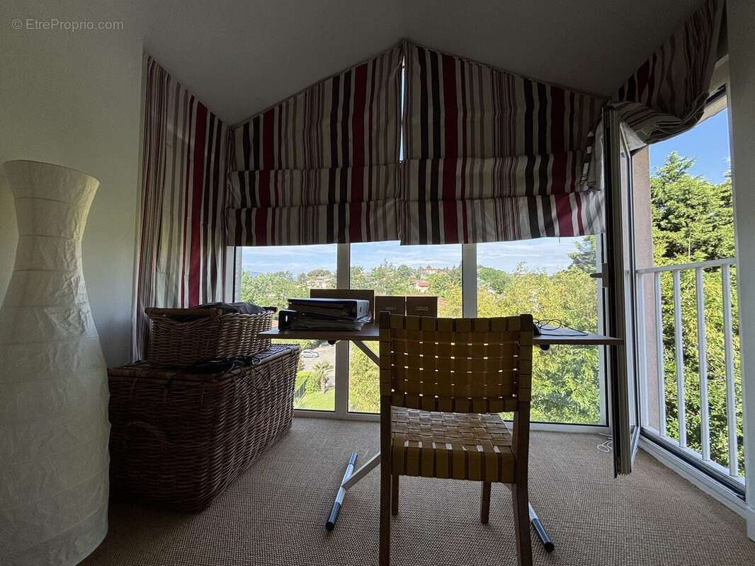 Appartement 94 m² à Saint-Prim  - photo 9