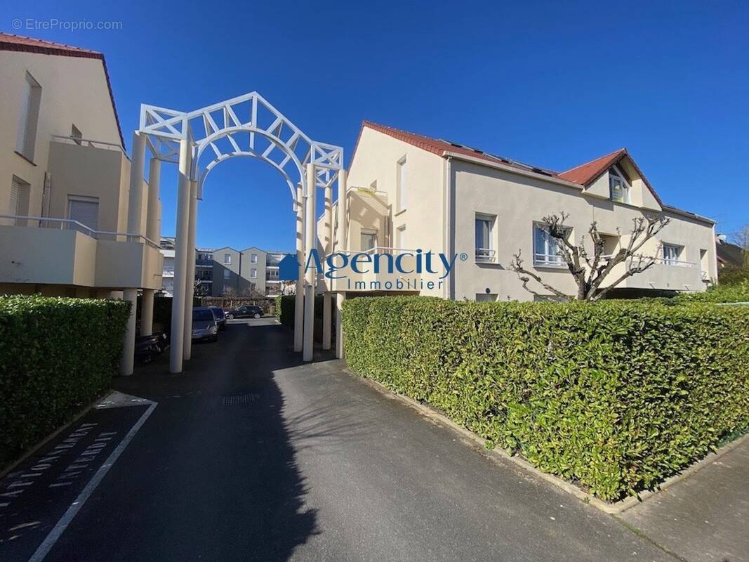 Salle de b - Appartement à BRIE-COMTE-ROBERT