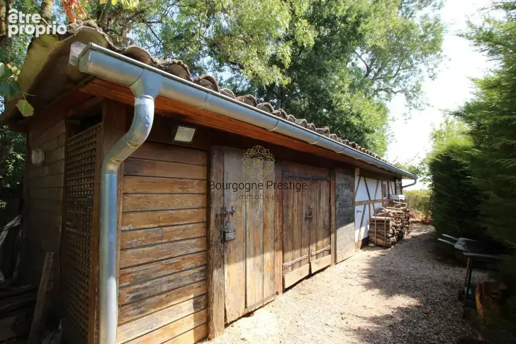 A 15 km a l'est de tournus, belle longere du xixe siecle avec piscine et dependances terrain 2912 m² - photo 5