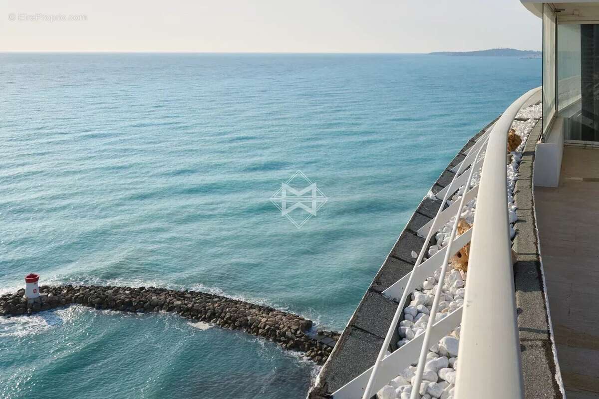 Appartement à VILLENEUVE-LOUBET