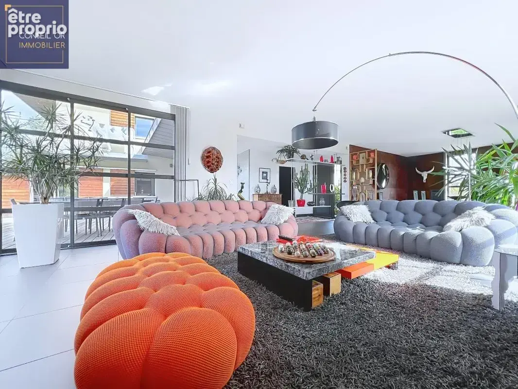 Maison - T8 -  221 m² avec piscine et terrain paysagé – Hauteurs de Saint-Genis-Laval - photo 8