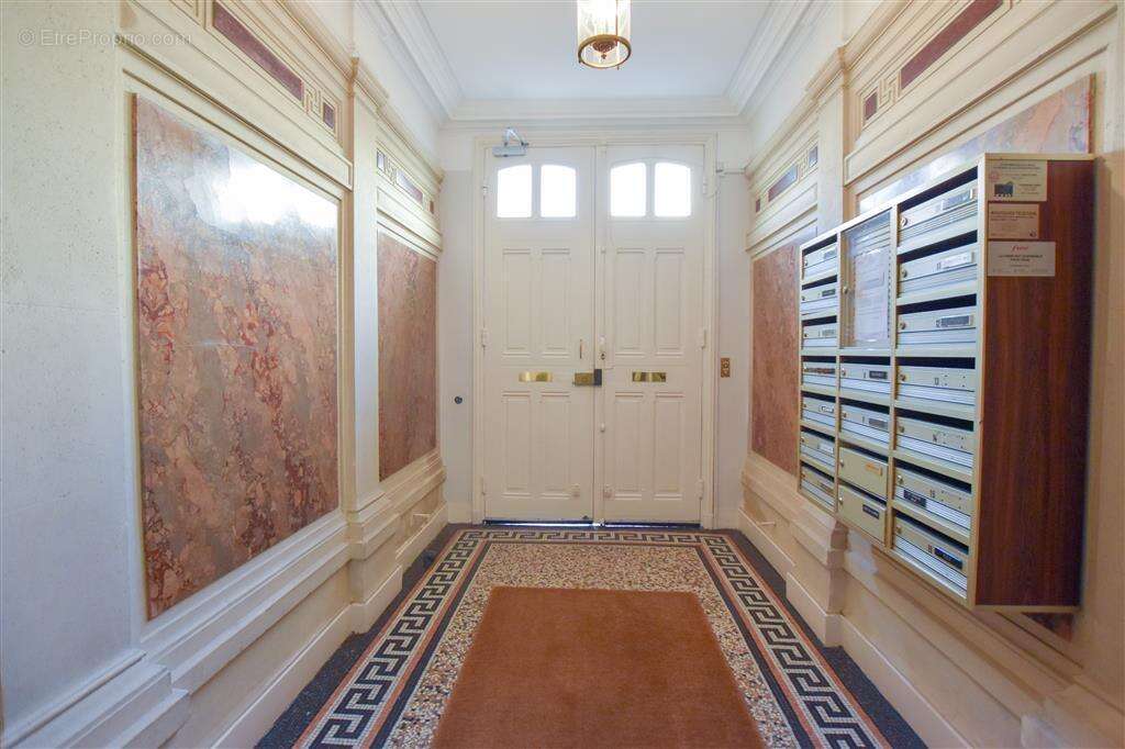 Commerce à PARIS-17E