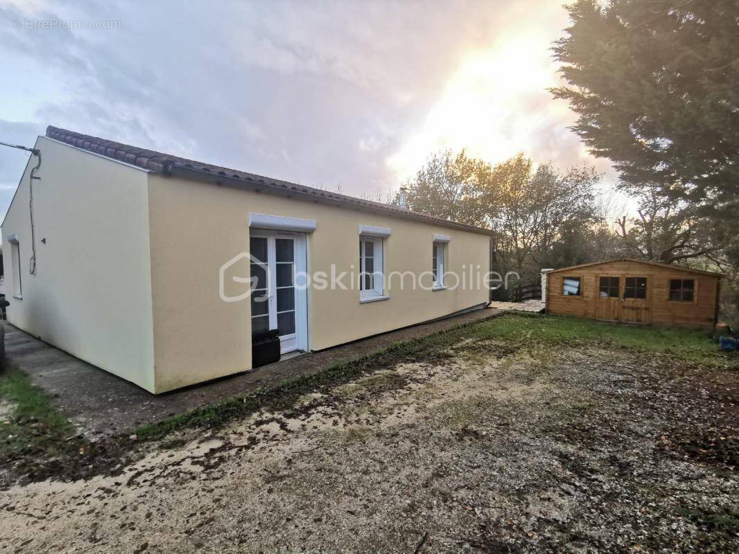 Maison à MONTLIEU-LA-GARDE