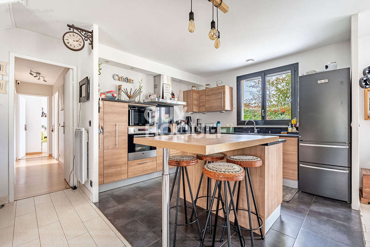 Maison à VOISINS-LE-BRETONNEUX