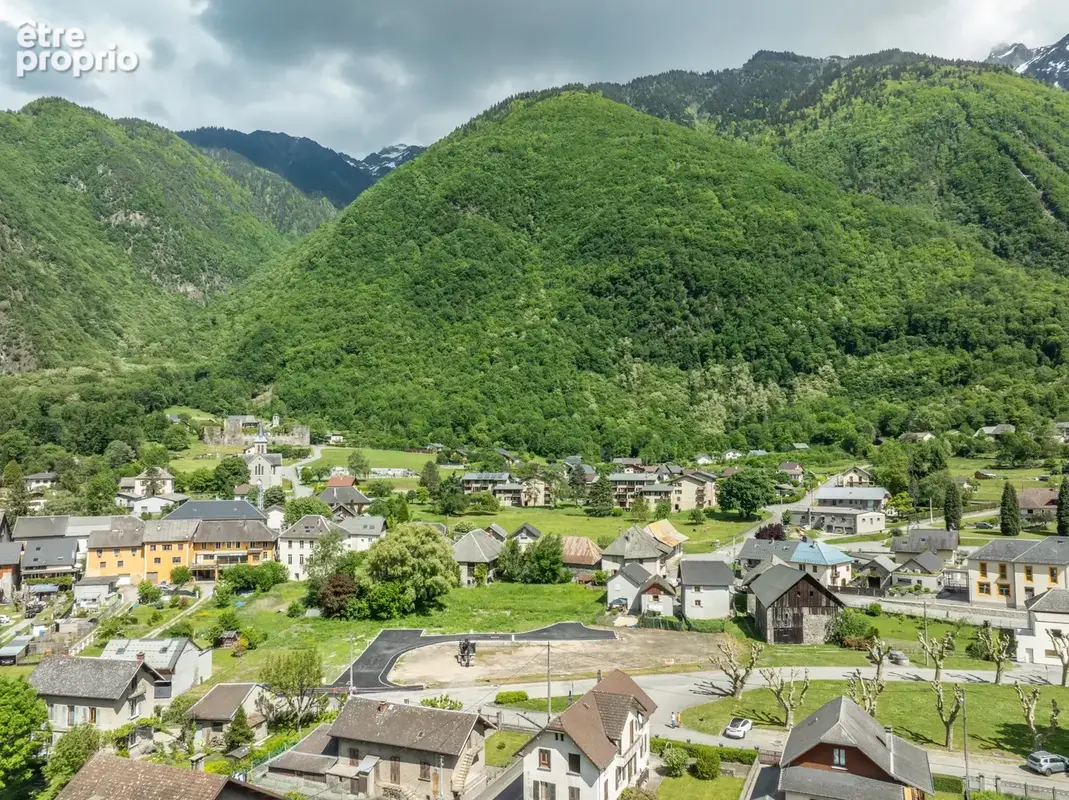 Lot 6 - terrain constructible viabilise, libre de constructeur et plat de 378 m2. - photo 9