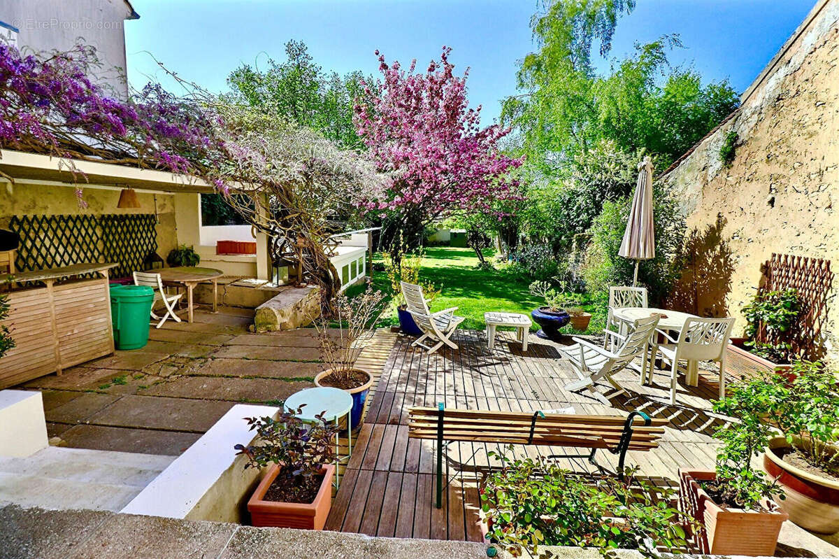 Maison à SAINT-NOM-LA-BRETECHE