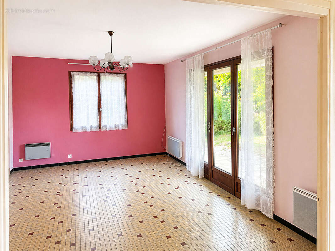 Maison de plain-pied avec vue dégagée sur la campagne, à deux pas de Cancon - photo 7